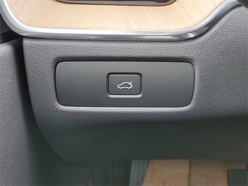 New 2026 Volvo XC60 B5 Plus w/ Protection Package Premier image 19