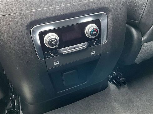 Used 2023 GMC Yukon Denali image 11