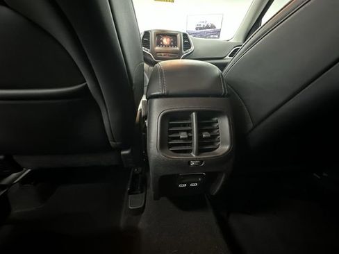 Used 2020 Jeep Cherokee Latitude Plus w/ Cold Weather Group image 22