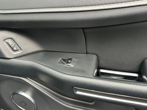 Used 2024 Ford Expedition Max XLT image 23