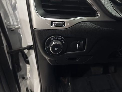 Used 2022 Jeep Cherokee Latitude w/ Sun & Sound Group image 16