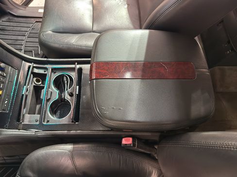 Used 2010 Cadillac Escalade Luxury AWD/4WD image 19