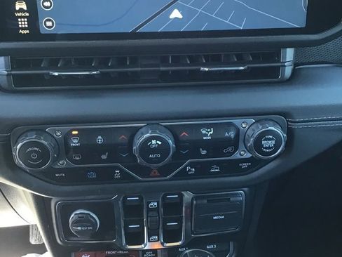 Used 2024 Jeep Wrangler Unlimited Rubicon 4xe image 12