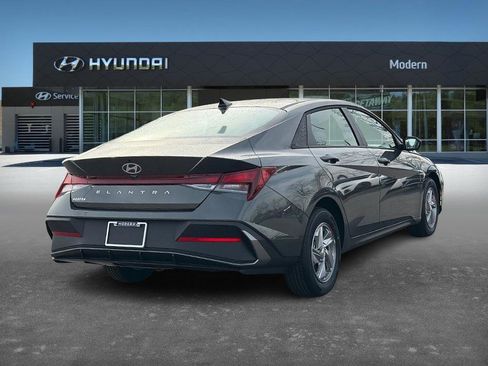 New 2026 Hyundai Elantra SE image 3
