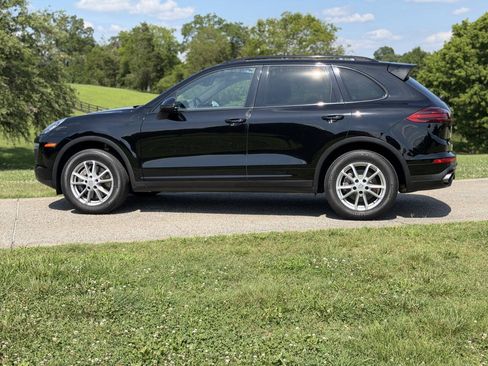 Used 2016 Porsche Cayenne AWD/4WD image 3