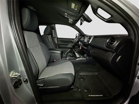 Used 2020 Toyota Tacoma TRD Sport image 33