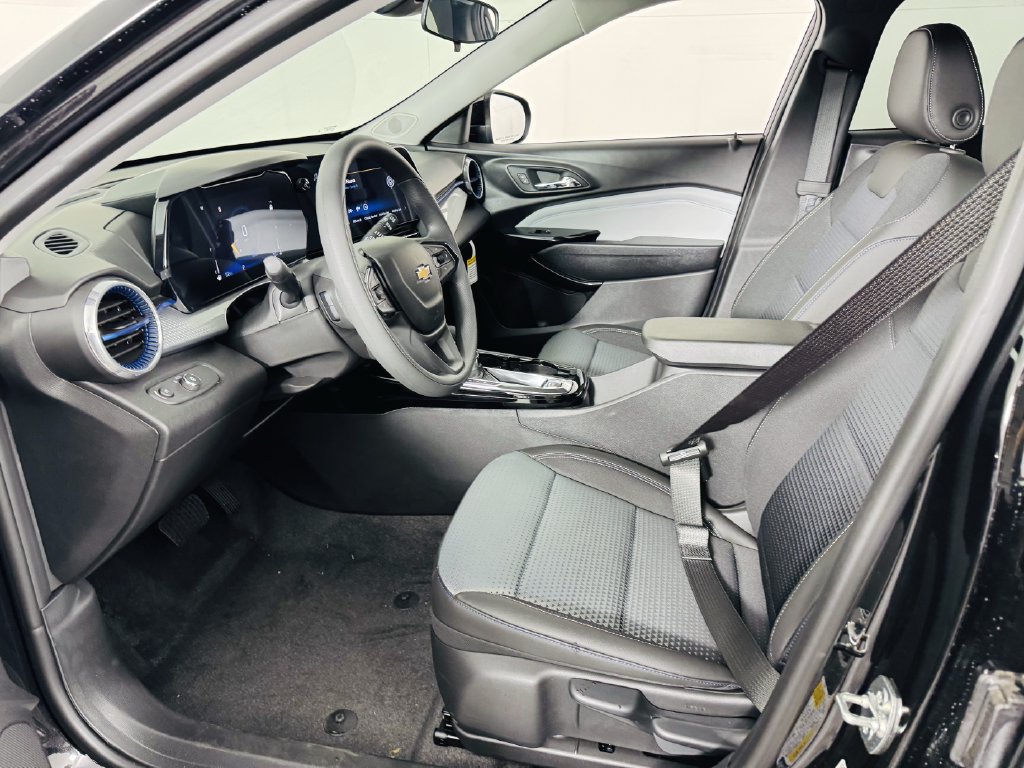 Used 2026 Chevrolet Trax LT FWD image 6