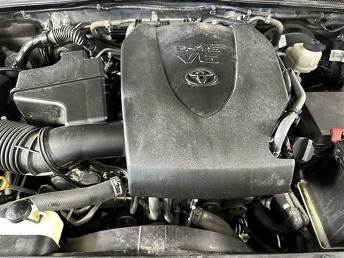 Used 2020 Toyota Tacoma SR5 image 32