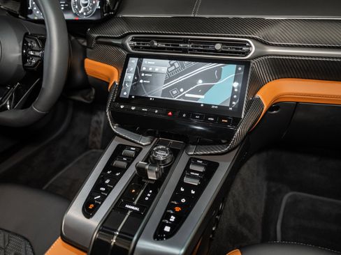 Used 2025 Aston Martin Vanquish Coupe image 21