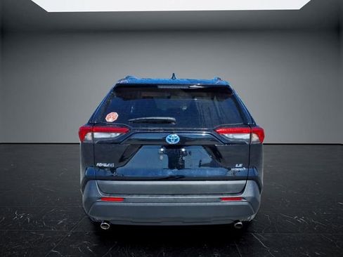 Certified 2022 Toyota RAV4 LE AWD/4WD image 4