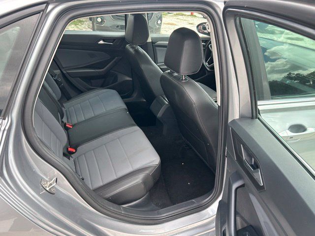Used 2025 Volkswagen Jetta SE FWD image 8