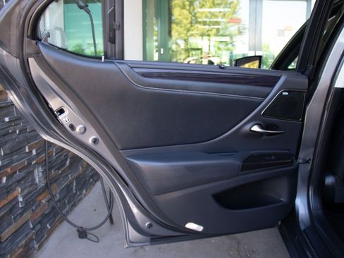 Used 2019 Lexus ES 350 Ultra Luxury image 21