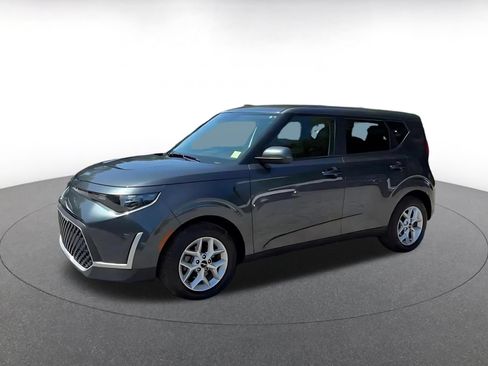 Used 2025 Kia Soul LX w/ LX Technology Package FWD image 8