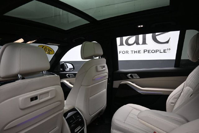 Used 2021 BMW X7 xDrive40i w/ M Sport Package AWD/4WD image 26