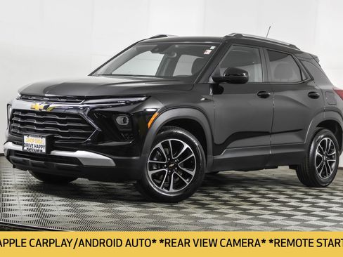 Used 2024 Chevrolet TrailBlazer LT FWD image 2