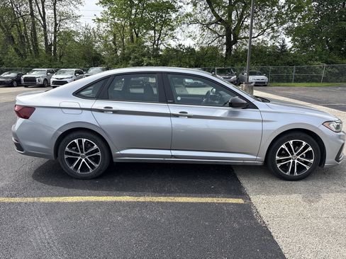 Used 2025 Volkswagen Jetta Sport FWD image 3