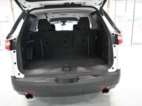 Used 2021 Chevrolet Traverse LT FWD image 28