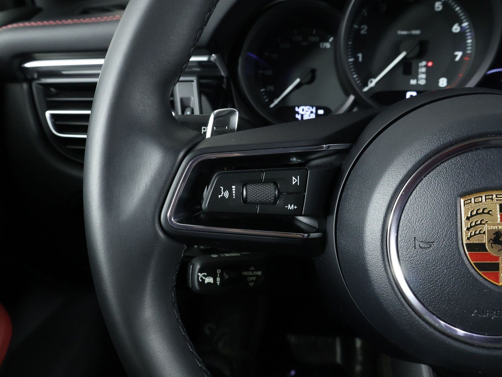 Certified 2026 Porsche Macan AWD/4WD image 14