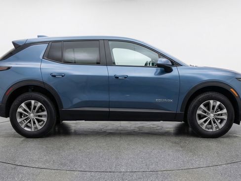 Used 2025 Chevrolet Equinox LT image 11