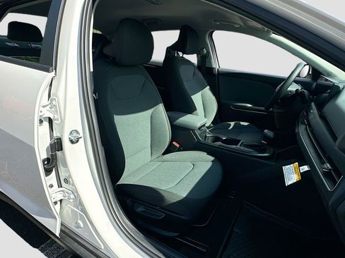 New 2025 Kia K4 LXS image 25