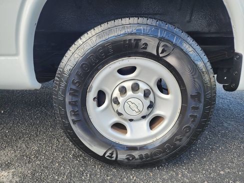 Used 2018 Chevrolet Express 2500 Extended image 11