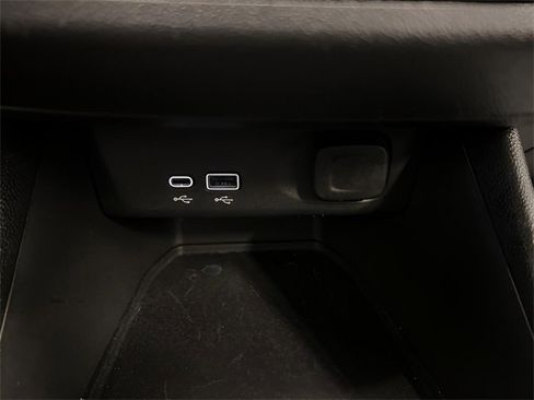 Used 2025 Buick Envista Preferred image 23