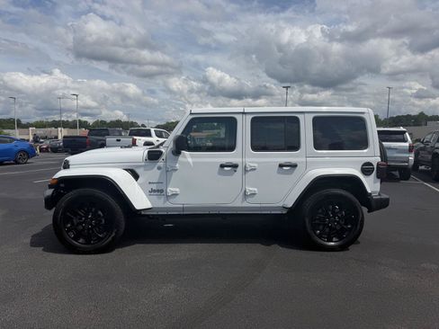 Used 2024 Jeep Wrangler Unlimited Sahara AWD/4WD image 4