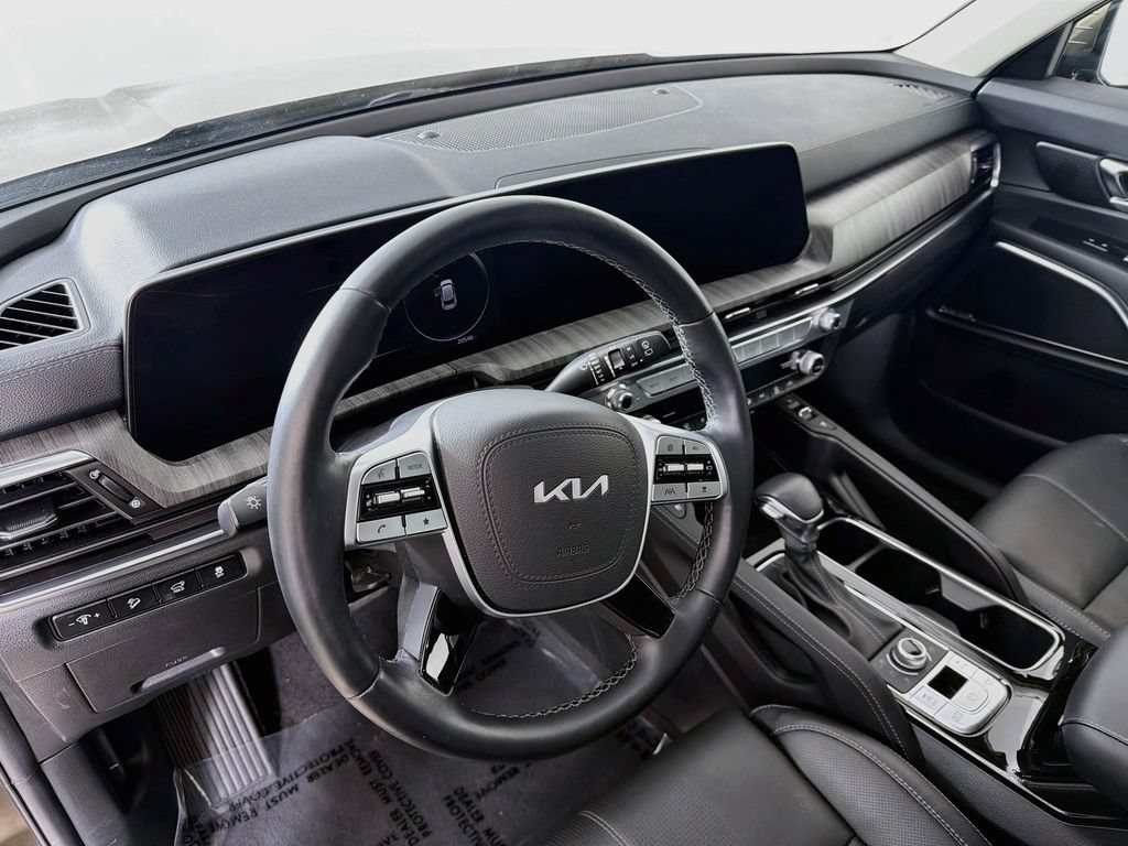 Used 2025 Kia Telluride SX w/ SX Captain's Chair Package AWD/4WD image 9