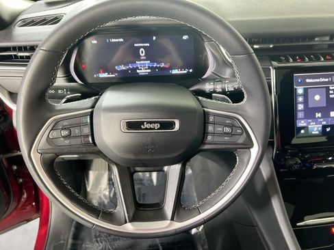 Used 2023 Jeep Grand Cherokee Altitude AWD/4WD image 11