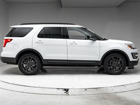 Used 2017 Ford Explorer XLT w/ Equipment Group 202A FWD image 33