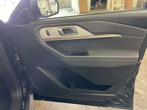 Used 2026 Ford Explorer Active w/ Active Comfort Package image 33