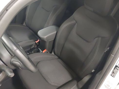 Used 2022 Jeep Renegade Altitude w/ Convenience Group AWD/4WD image 23