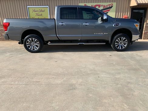 Used 2016 Nissan Titan SL image 6