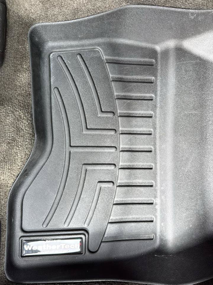 Used 2014 Ford Explorer XLT w/ Equipment Group 202A FWD image 12