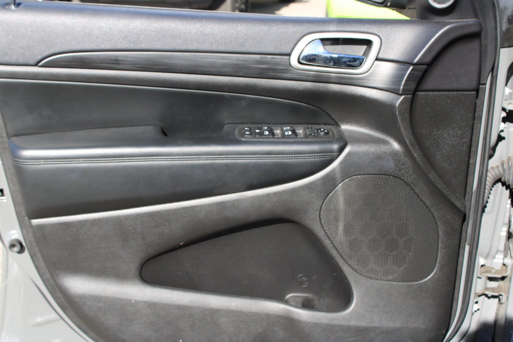 Used 2020 Jeep Grand Cherokee Altitude RWD image 30