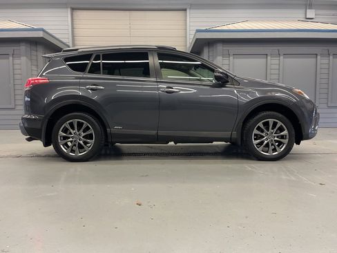 Used 2017 Toyota RAV4 Limited image 8
