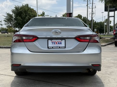 Used 2022 Toyota Camry LE FWD image 6