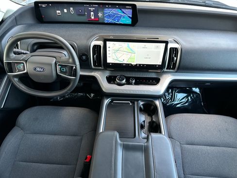 Certified 2025 Ford Expedition Active image 13