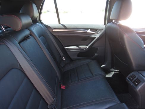 Used 2016 Volkswagen GTI SE image 11