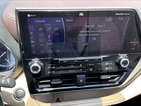 Used 2021 Toyota Highlander Limited FWD image 32