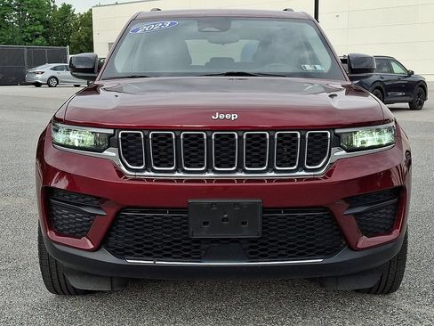 Used 2023 Jeep Grand Cherokee Laredo w/ Luxury Tech Group I AWD/4WD image 5