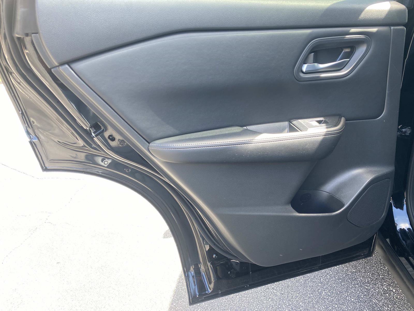 Used 2025 Nissan Rogue SV FWD image 17