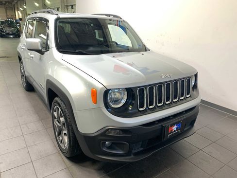 Used 2018 Jeep Renegade Latitude image 2