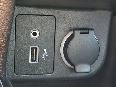 Used 2019 Nissan Kicks S FWD image 27