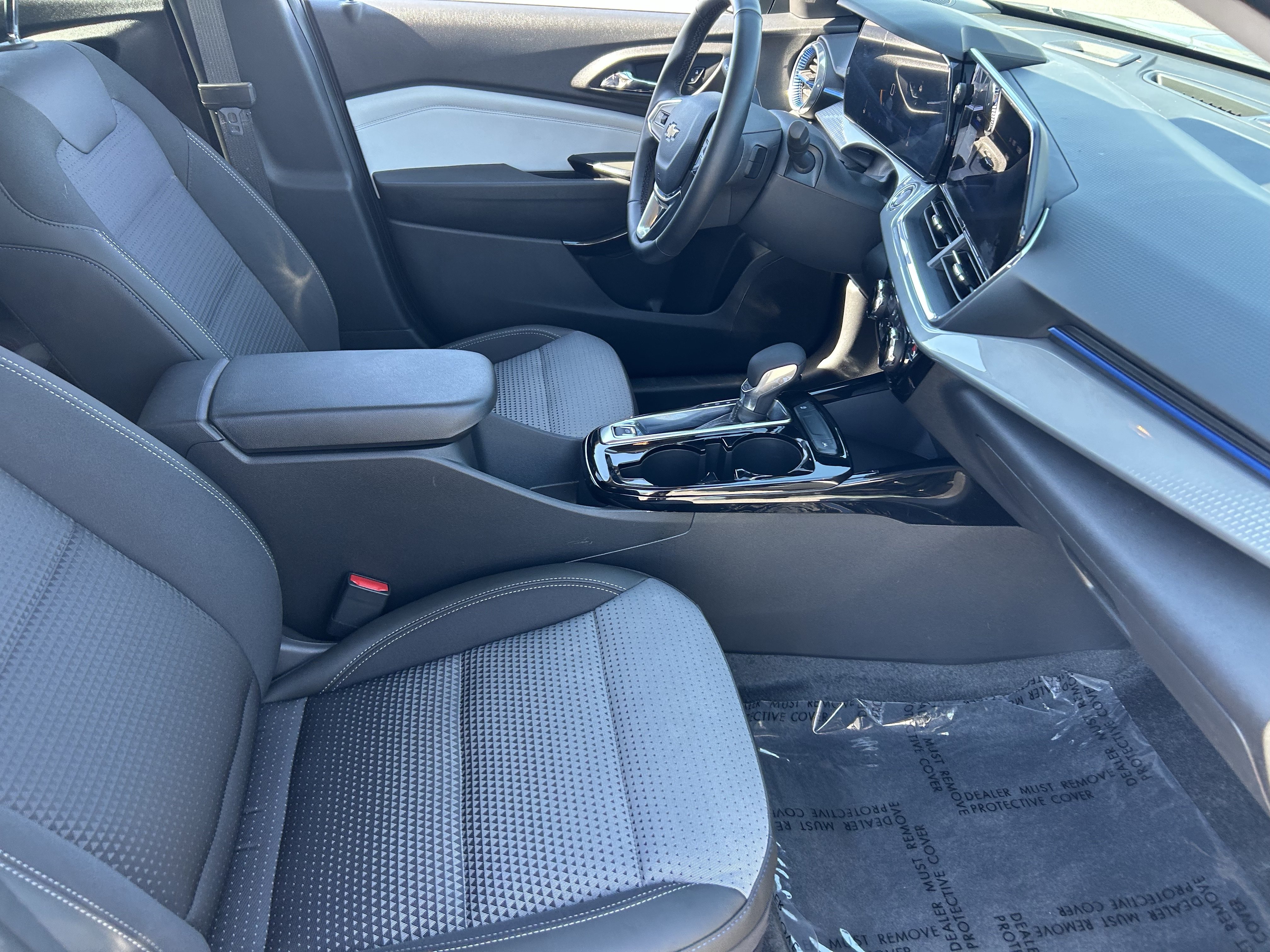 Used 2025 Chevrolet Trax LT w/ Driver Confidence Package FWD image 12