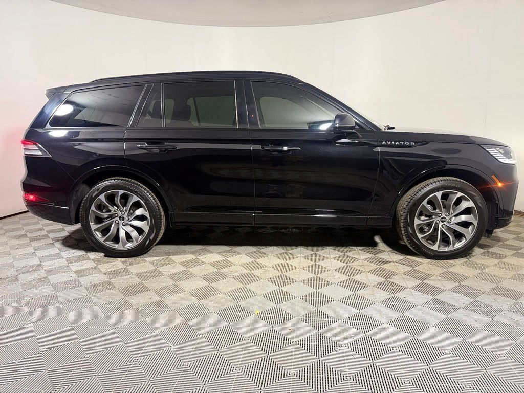 Used 2025 Lincoln Aviator AWD w/ Jet Appearance Package image 8
