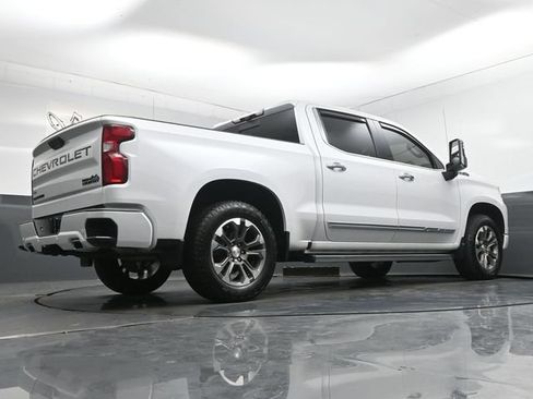 Used 2023 Chevrolet Silverado 1500 High Country w/ Technology Package AWD/4WD image 33