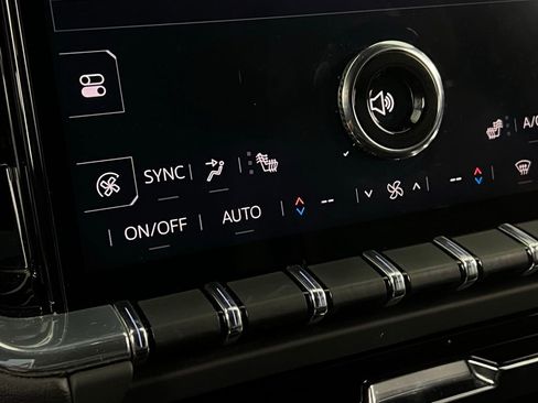 Used 2025 GMC Yukon Denali image 20