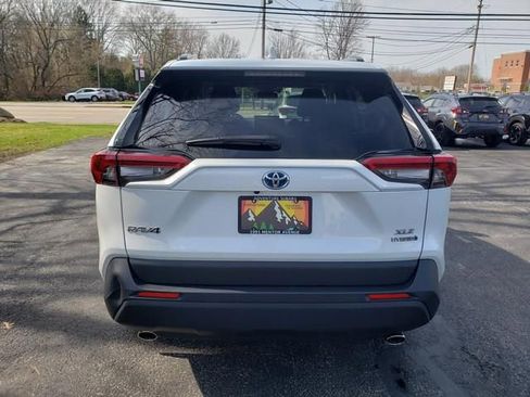 Used 2023 Toyota RAV4 XLE Premium AWD/4WD image 4