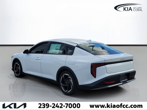 New 2025 Kia K4 EX FWD image 4